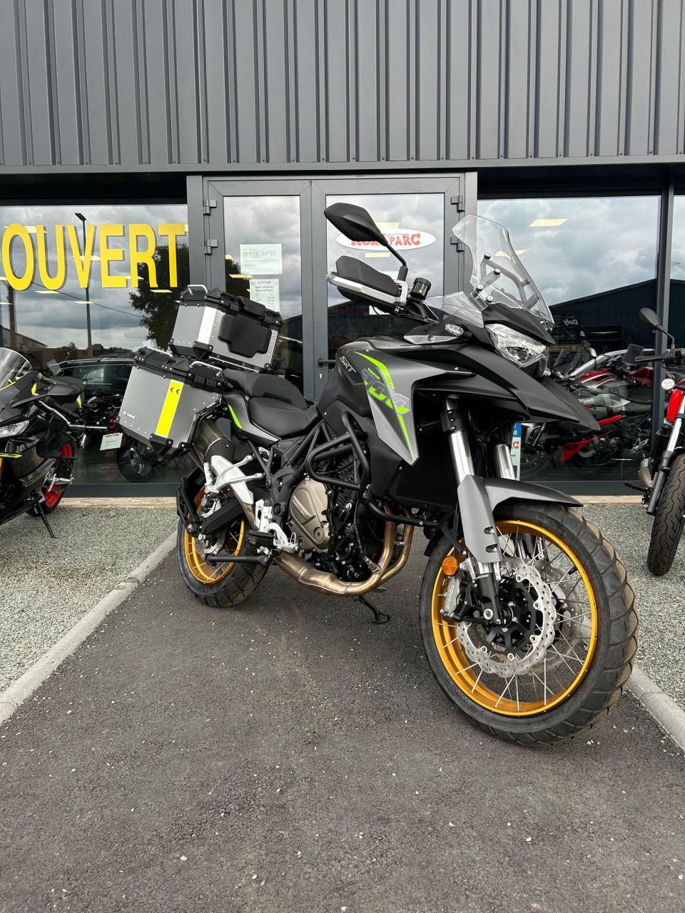 QJ MOTOR SRT 700 X TOURING 4