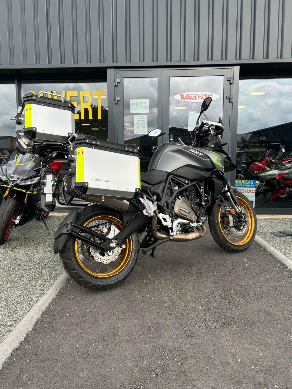 QJ MOTOR SRT 700 X TOURING 4