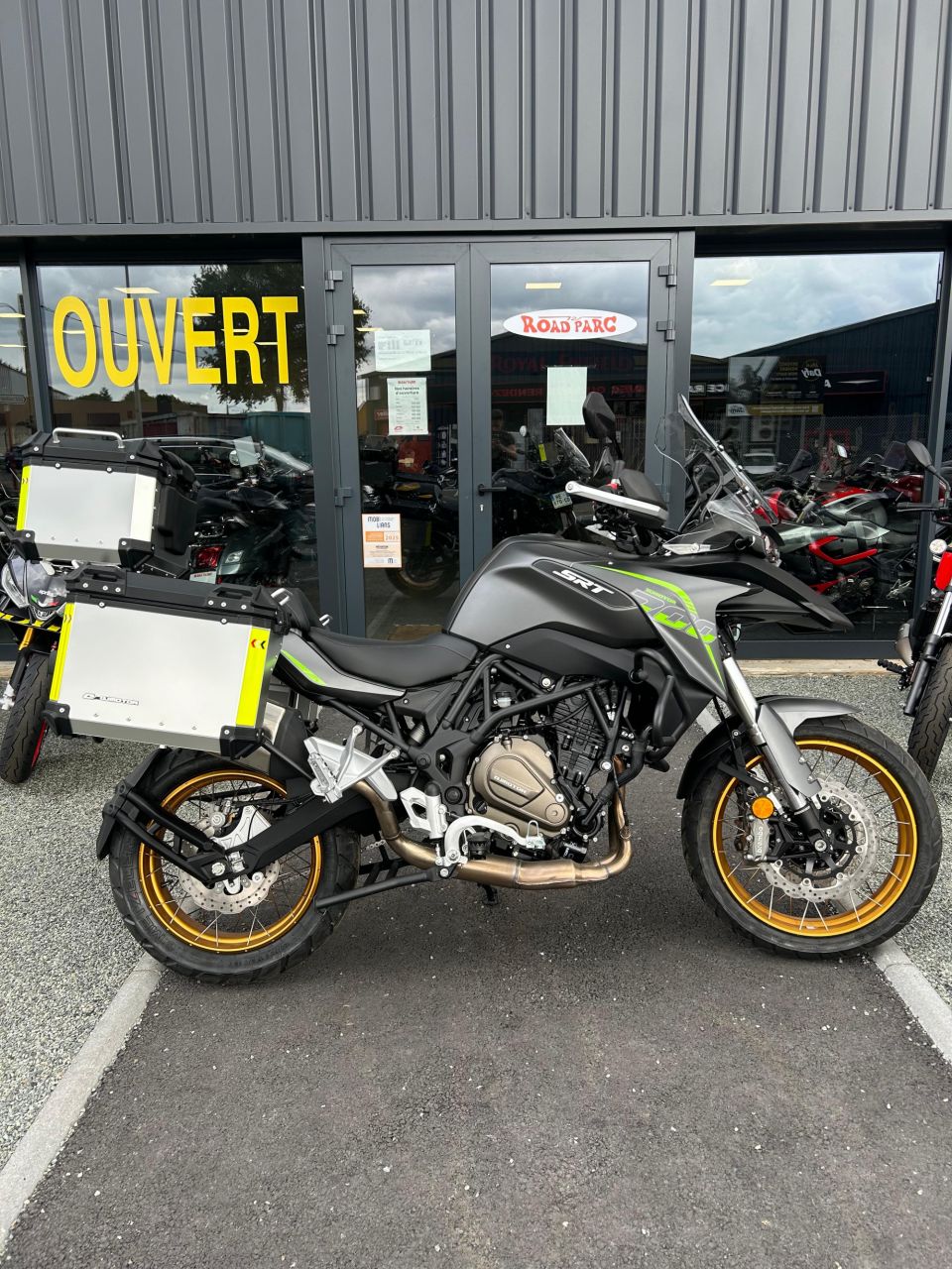 QJ MOTOR SRT 700 X TOURING 4