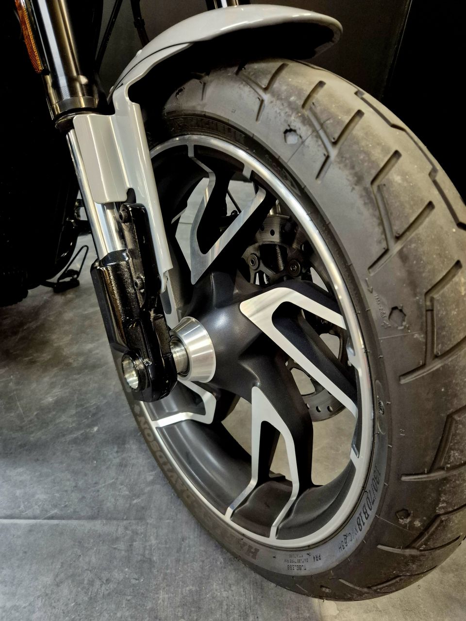 HARLEY-DAVIDSON SOFTAIL SPORT GLIDE 1745 4