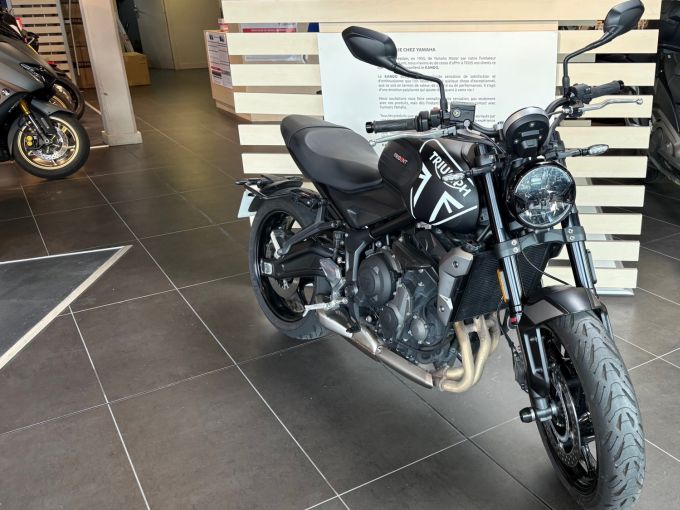 TRIUMPH TRIDENT 660 4