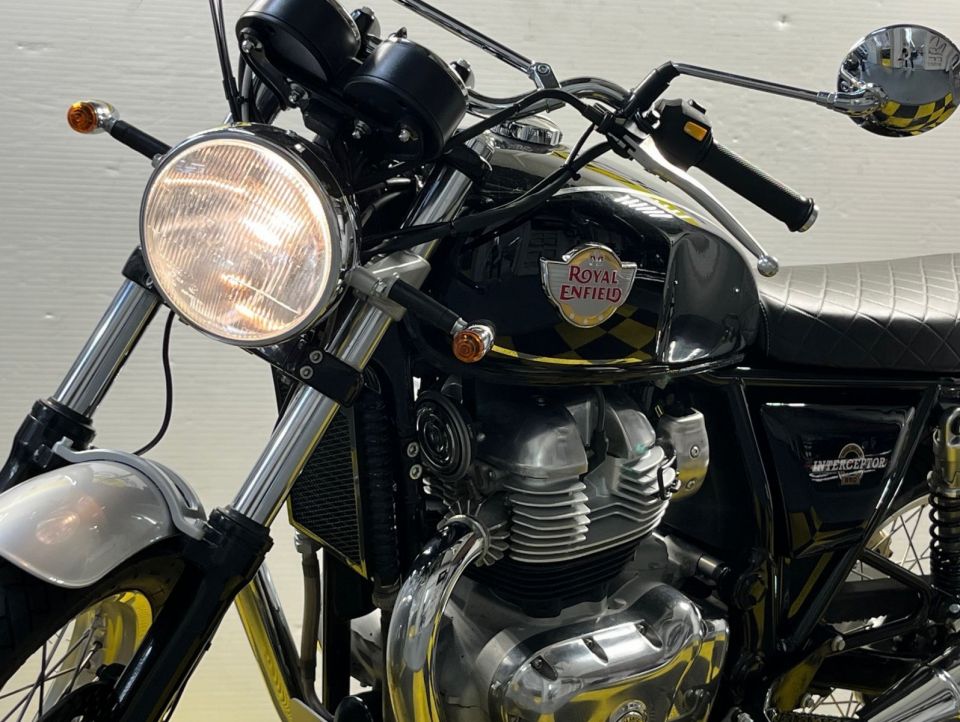 ROYAL ENFIELD INTERCEPTOR 4
