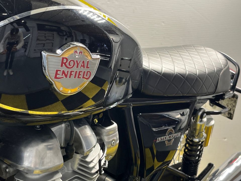 ROYAL ENFIELD INTERCEPTOR 4