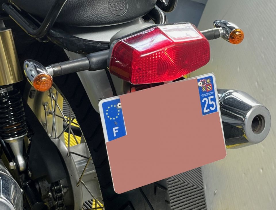 ROYAL ENFIELD INTERCEPTOR 4