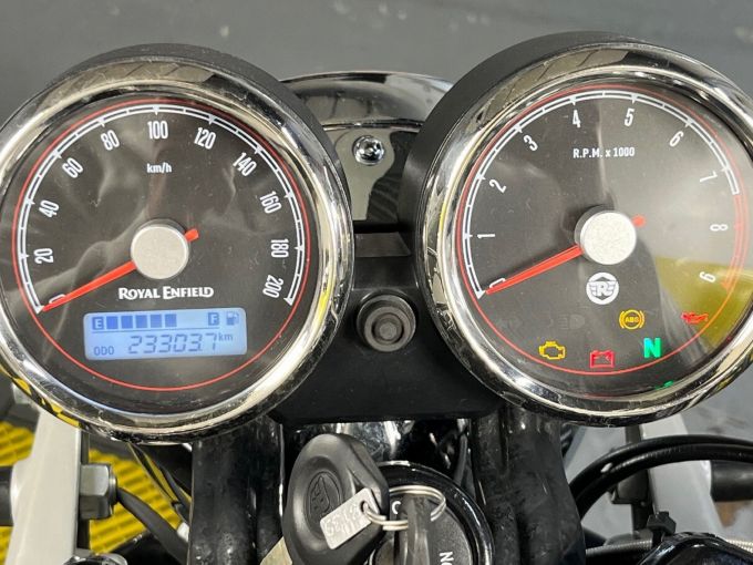 ROYAL ENFIELD INTERCEPTOR 4