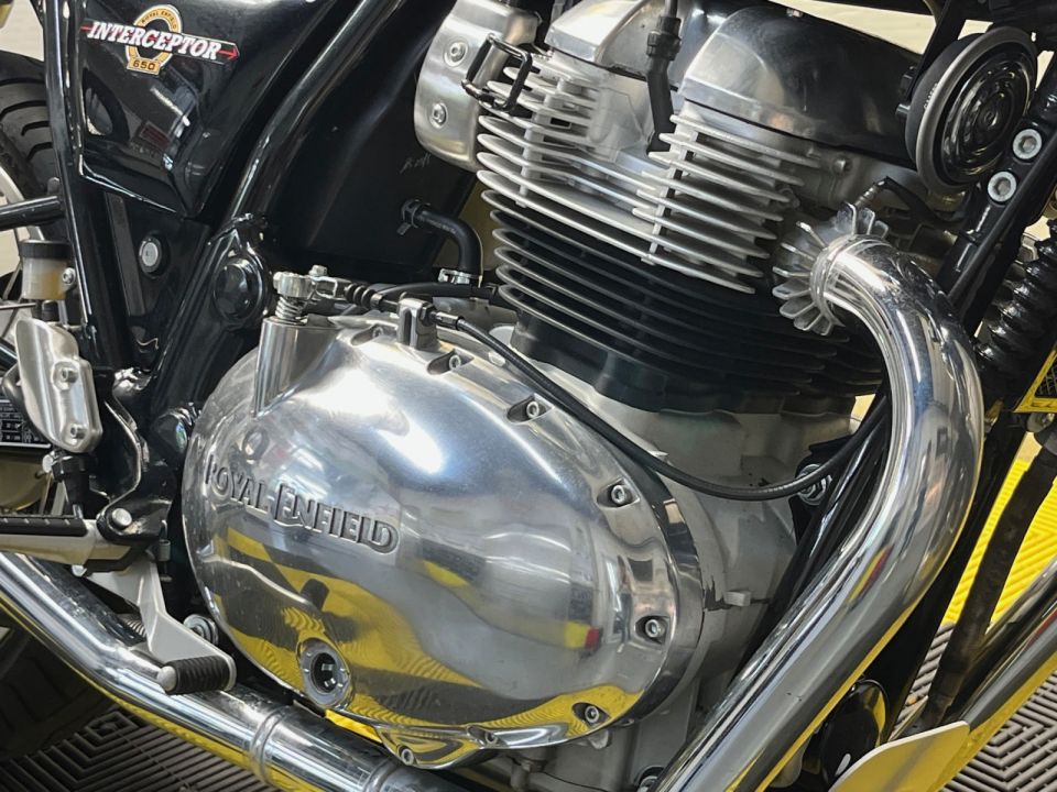 ROYAL ENFIELD INTERCEPTOR 4