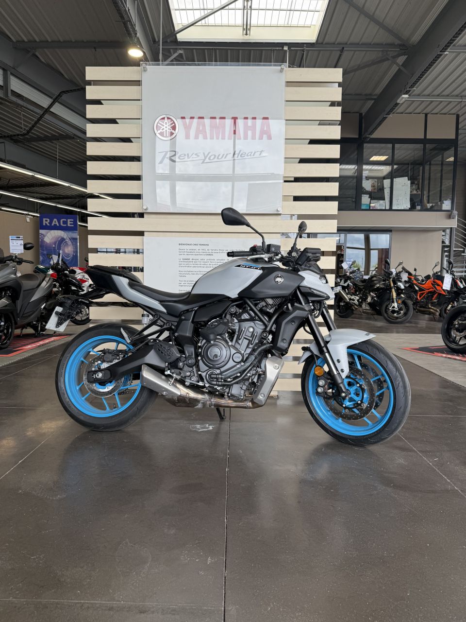 YAMAHA MT-07 Y-AMT 4