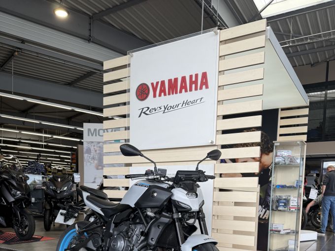 YAMAHA MT-07 Y-AMT 4