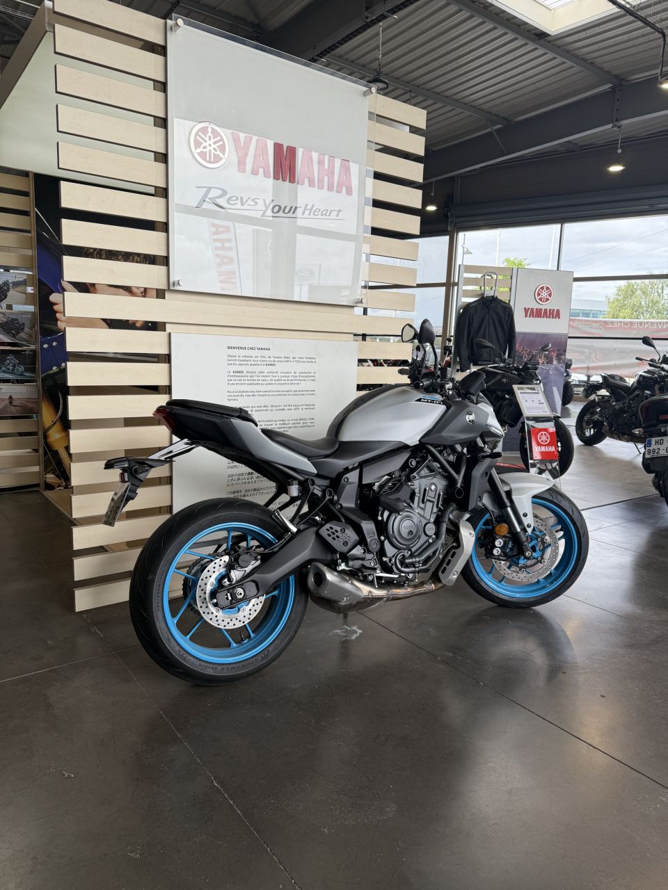 YAMAHA MT-07 Y-AMT 4