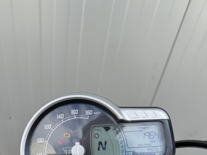 TRIUMPH SPEED 400 4
