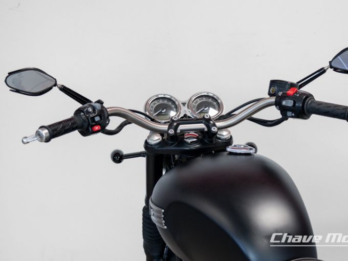 TRIUMPH BONNEVILLE T120 BLACK 1200 4