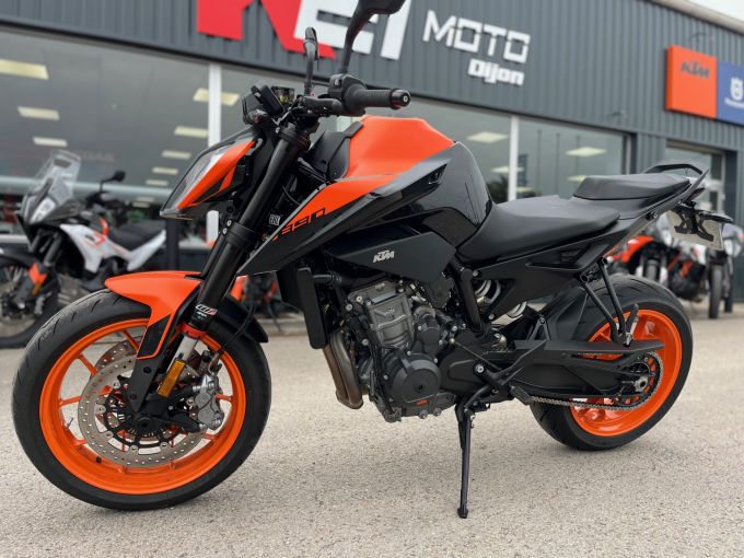 KTM 890 DUKE 4