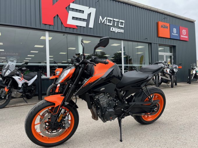 KTM 890 DUKE 4
