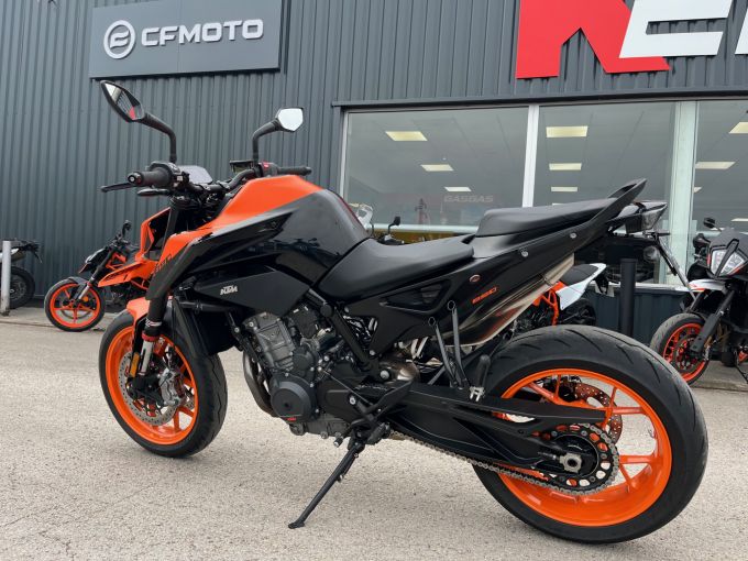 KTM 890 DUKE 4