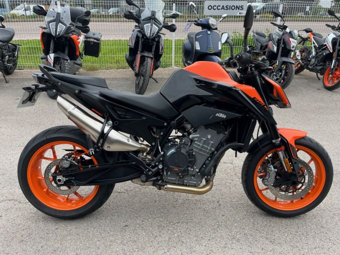 KTM 890 DUKE 4