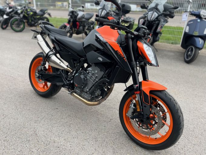KTM 890 DUKE 4
