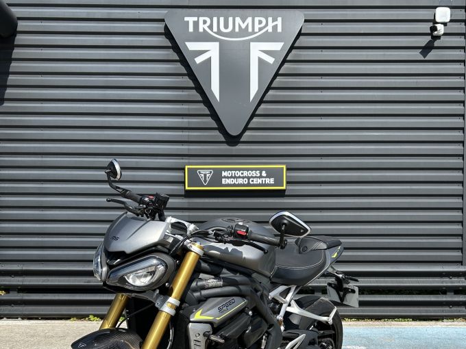 TRIUMPH SPEED TRIPLE 1200 RS 4