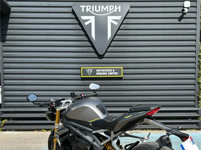 TRIUMPH SPEED TRIPLE 1200 RS 4