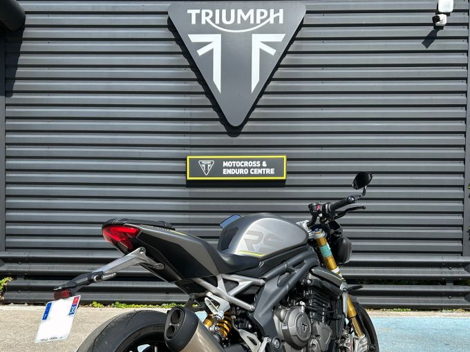 TRIUMPH SPEED TRIPLE 1200 RS 4