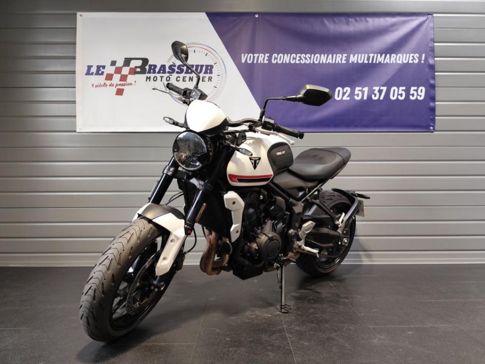 TRIUMPH TRIDENT 660 4