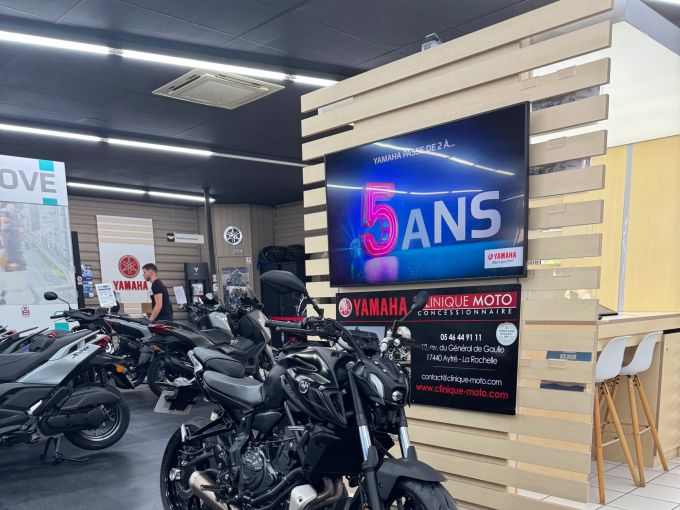 YAMAHA MT-07 4