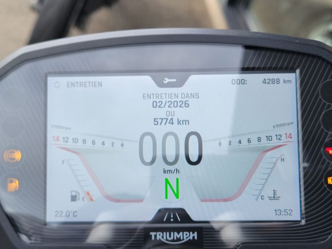 TRIUMPH STREET TRIPLE 765 RS 4