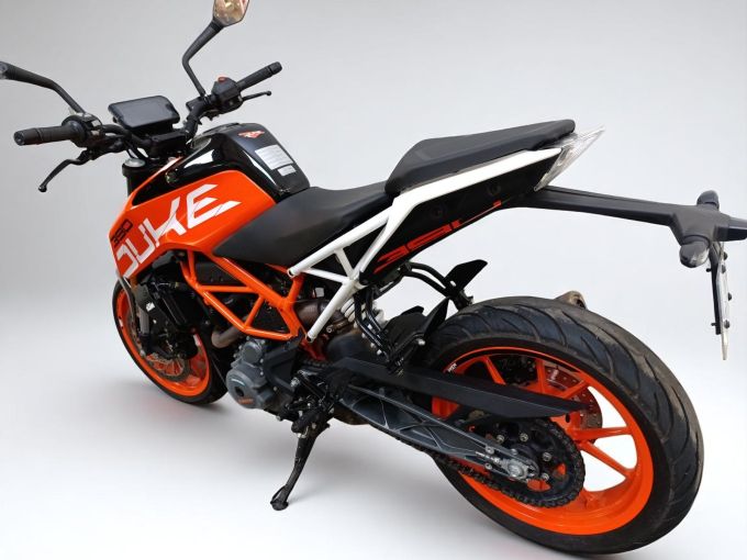 KTM 390 DUKE 4