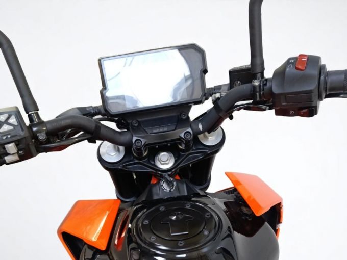 KTM 390 DUKE 4