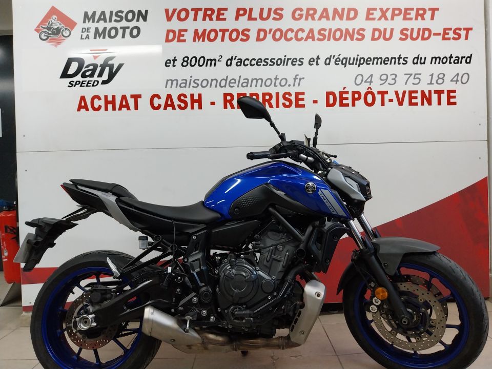 YAMAHA MT-07 4