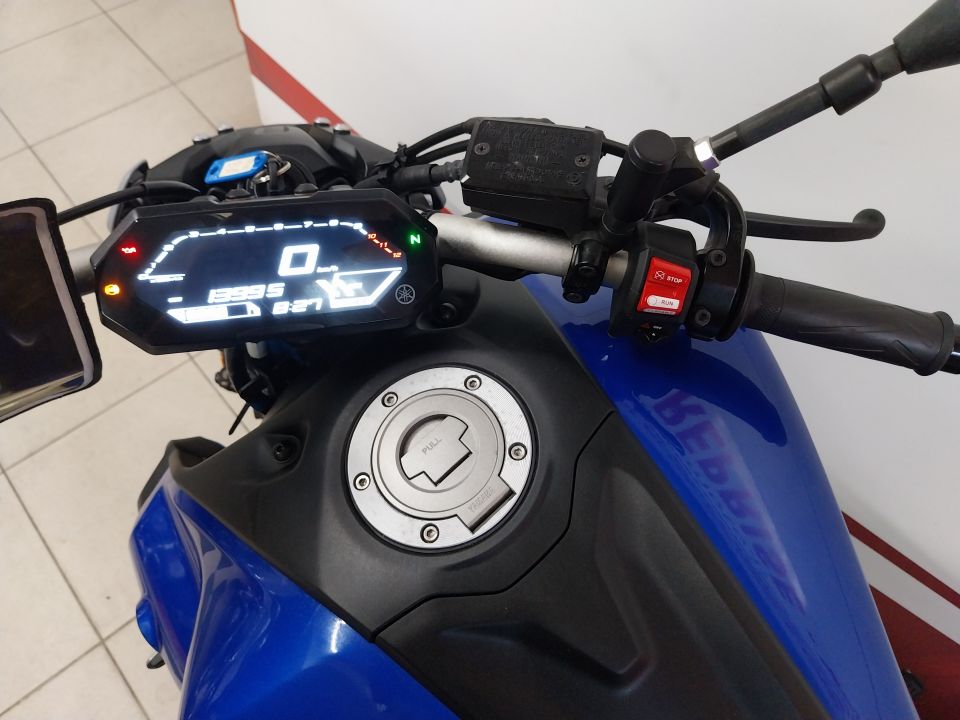 YAMAHA MT-07 4