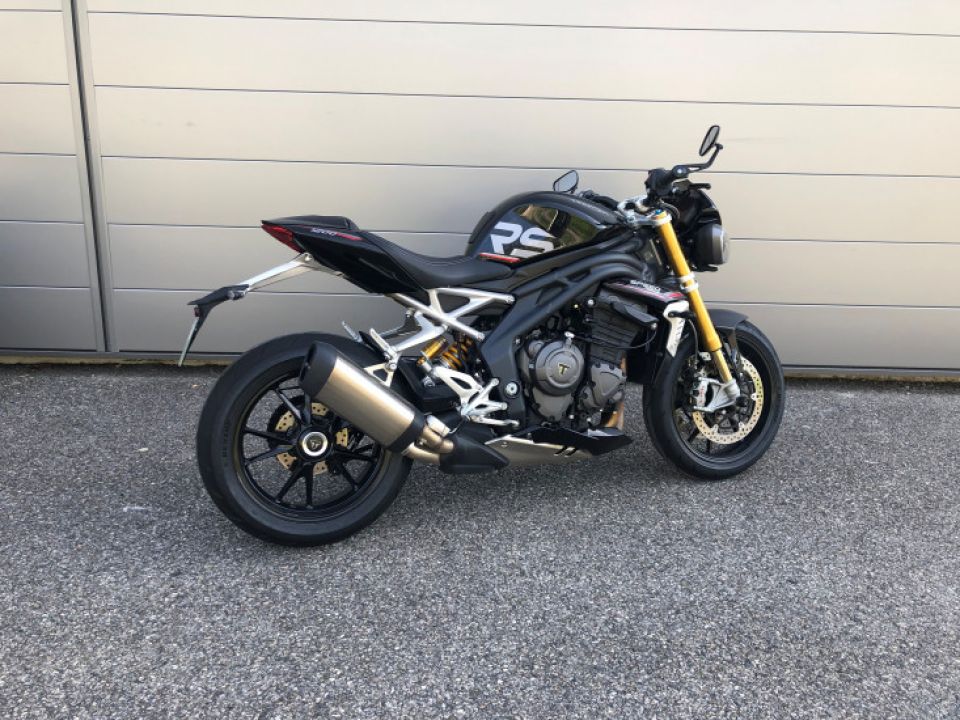 TRIUMPH SPEED TRIPLE 1200 RS 4