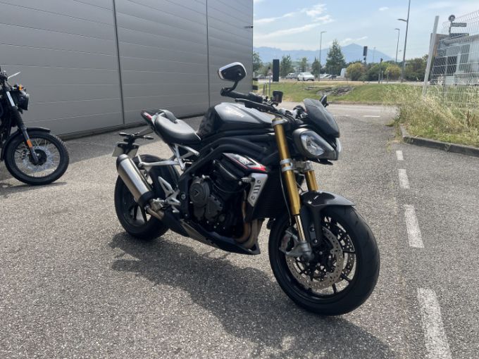 TRIUMPH SPEED TRIPLE 1200 RS 4