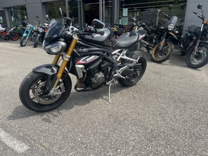TRIUMPH SPEED TRIPLE 1200 RS 4