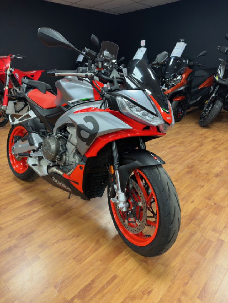 APRILIA TUONO 660 4