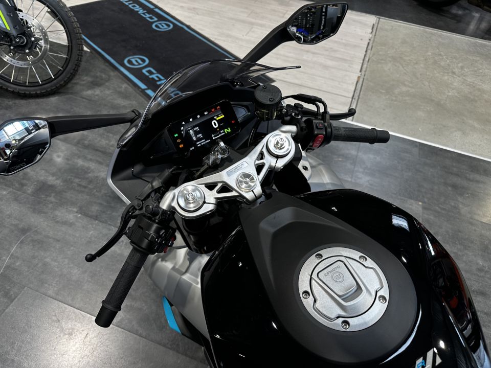 CF MOTO 675 SR-R 4