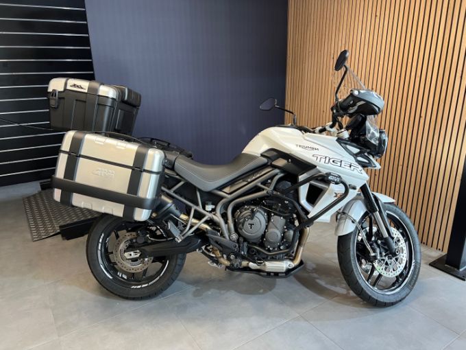 TRIUMPH TIGER 800 XRX 4