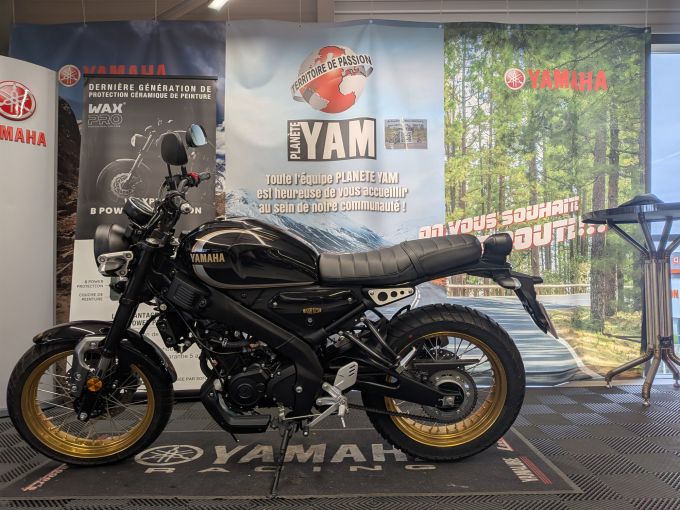 YAMAHA XSR 125 Legacy 4