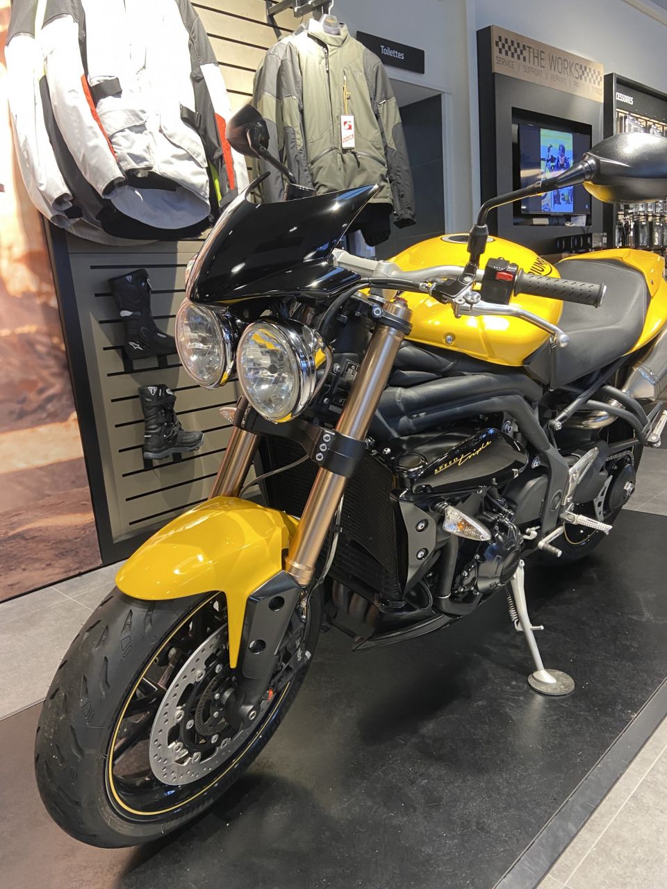 TRIUMPH SPEED TRIPLE 1050 R 4