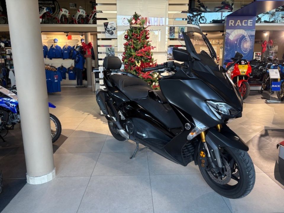 YAMAHA XP T-MAX 530 DX TECH BLACK 112€/MOIS* GTIE 12 MOIS 4