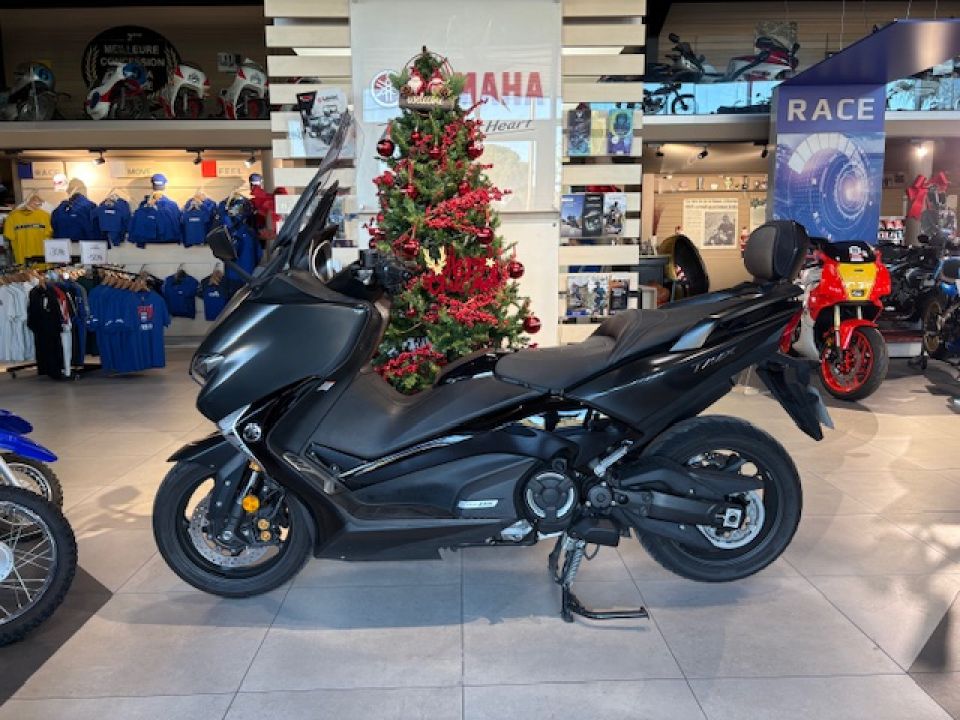 YAMAHA XP T-MAX 530 DX TECH BLACK 112€/MOIS* GTIE 12 MOIS 4