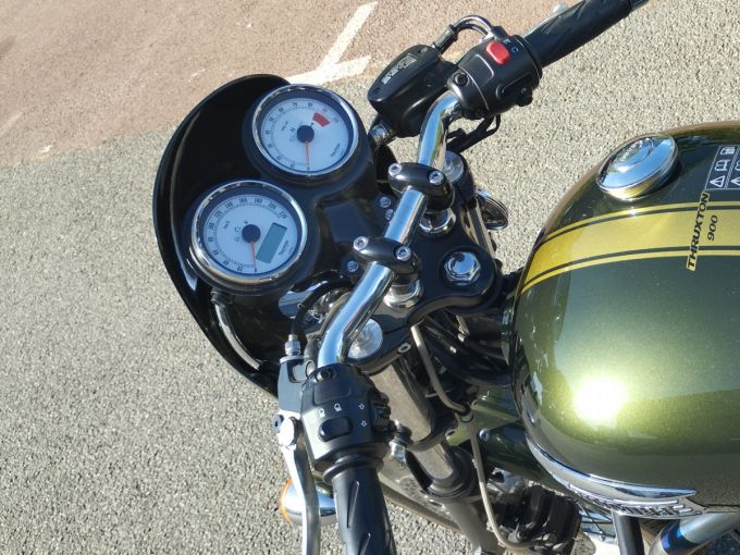 TRIUMPH Thruxton 4