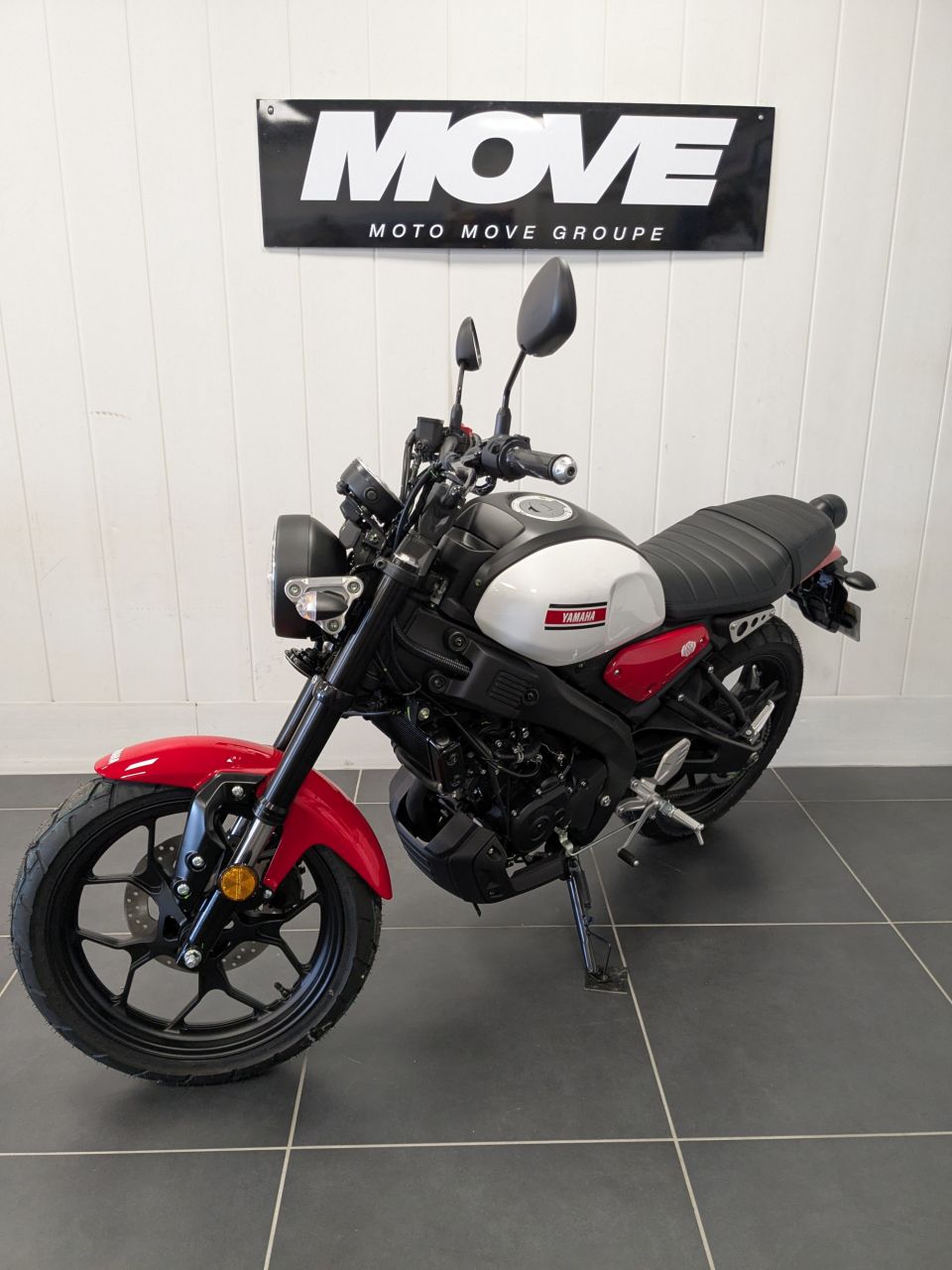 YAMAHA XSR 125 4