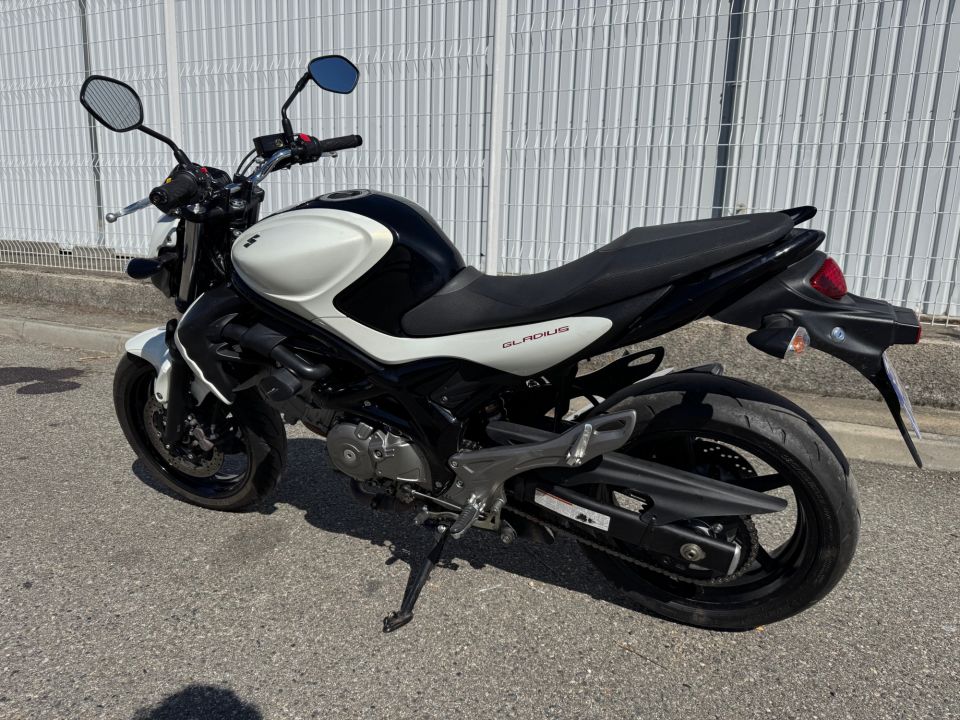 SUZUKI GLADIUS 650 4