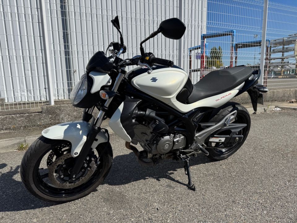 SUZUKI GLADIUS 650 4