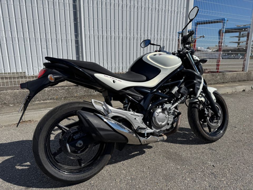 SUZUKI GLADIUS 650 4