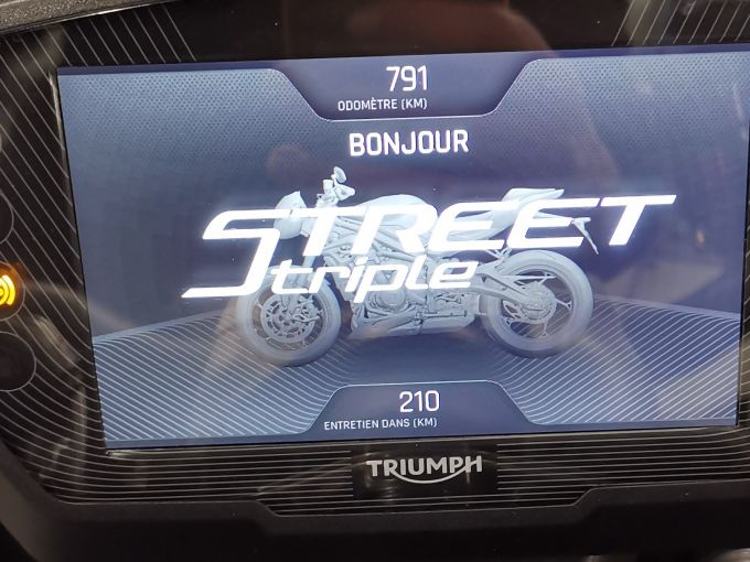 TRIUMPH STREET TRIPLE 765 RS 4