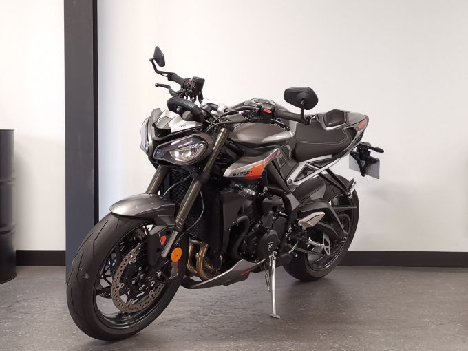 TRIUMPH STREET TRIPLE 765 RS 4