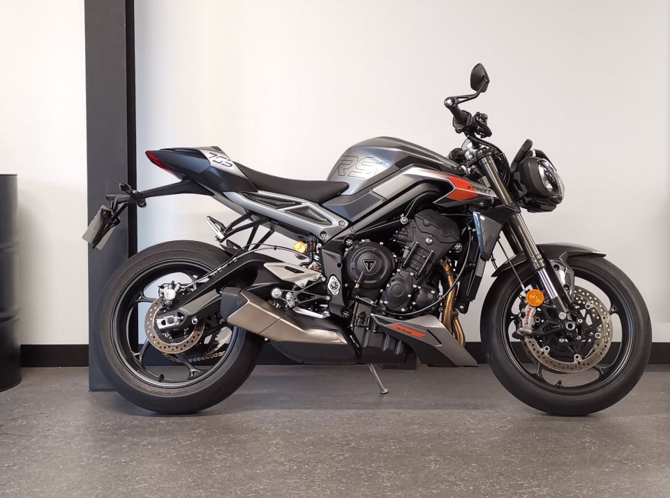TRIUMPH STREET TRIPLE 765 RS 4