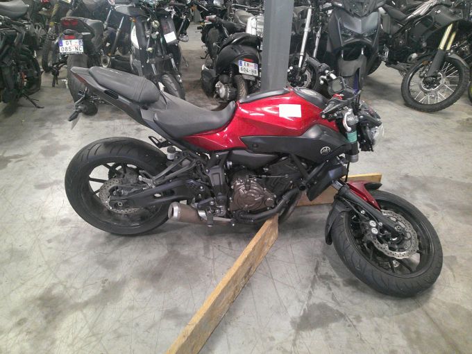 YAMAHA MT-07 4