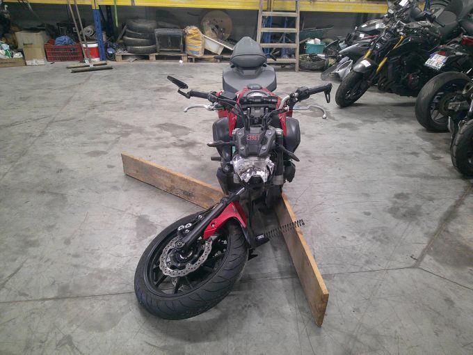 YAMAHA MT-07 4